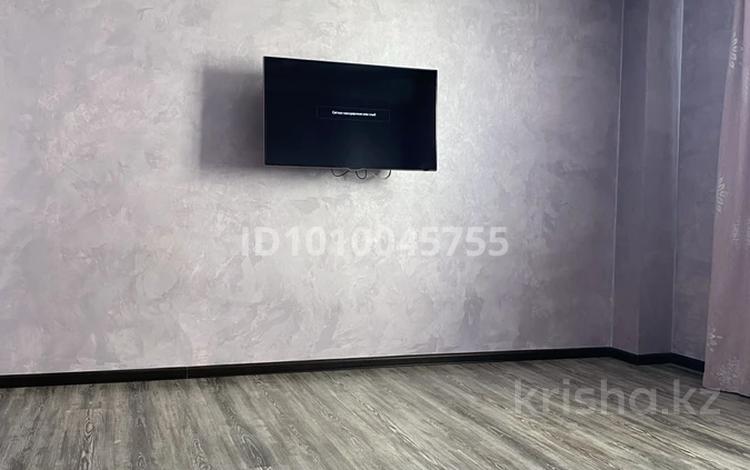 1-комнатная квартира · 42 м² · 9/10 этаж, Мкр Аксай, Б. Момышулы 25 за 250 000 ₸ в Алматы, Ауэзовский р-н — фото 2