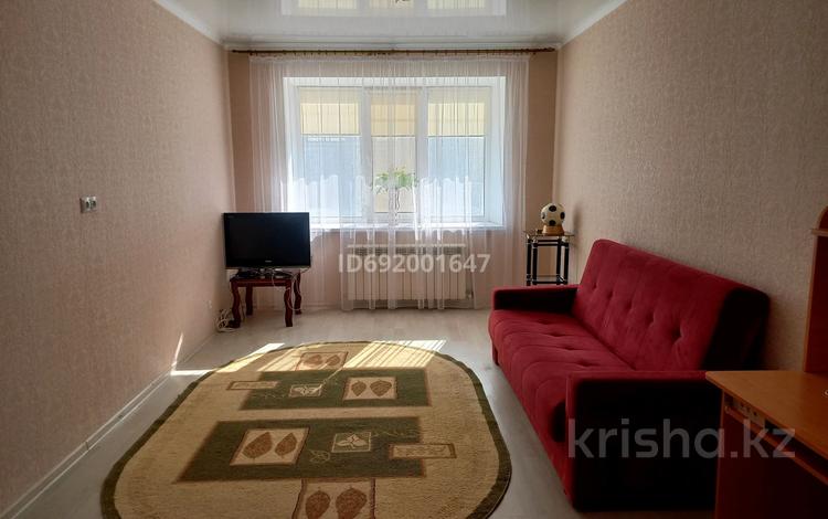 2-бөлмелі пәтер · 70 м² · 1/5 қабат, мкр. Алтын орда, Батыс 2 57д — Гипер Дина, бағасы: 200 000 ₸ в Актобе — фото 2