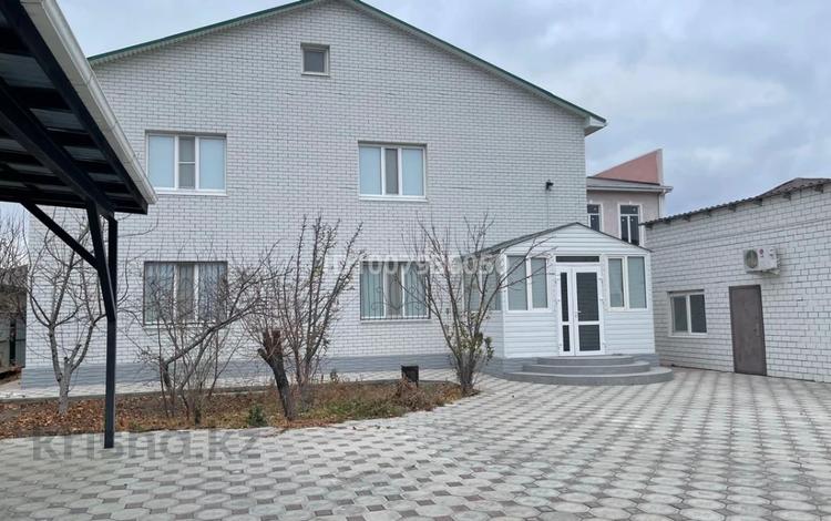 Отдельный дом · 6 комнат · 301 м² · 9 сот., мкр Самал, Ер Косайулы Пыштанай Батыр за 60 млн 〒 в Атырау — фото 2