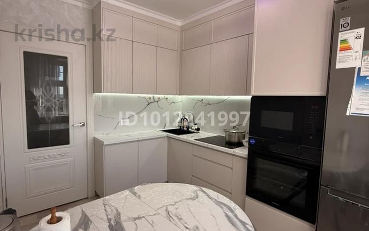 3-комнатная квартира · 64.7 м² · 9/10 этаж, 8-й мкр. 116 за 22 млн ₸ в Темиртау — фото 2