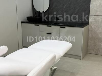 Салоны красоты, кабинеты и рабочие места, студии · 15 м² за 300 000 ₸ в Астане, Есильский р-н
