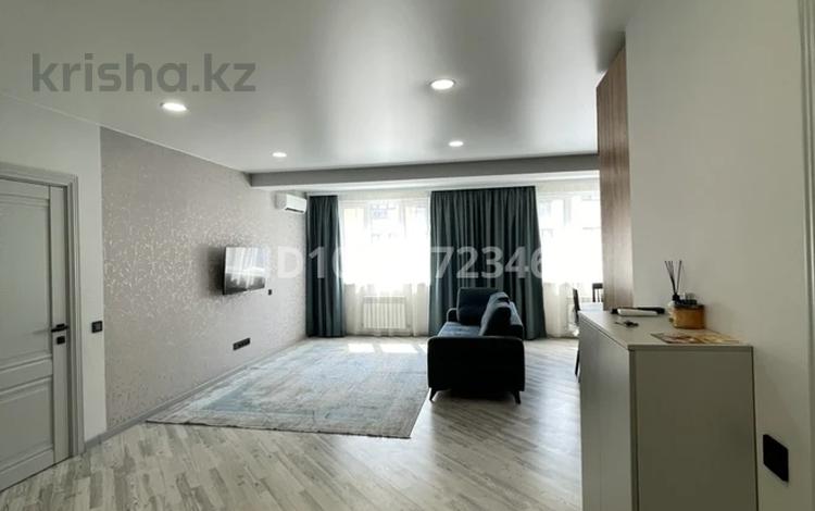 1-комнатная квартира · 73.4 м² · 3/5 этаж, Халиуллина — Magnum за 300 000 ₸ в Алматы, Медеуский р-н — фото 2