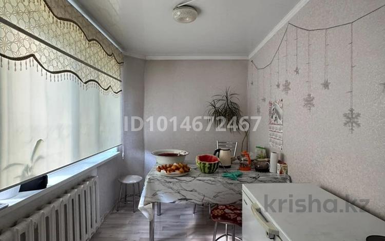 3-комнатная квартира · 62 м² · 1/5 этаж, Пришахтинск, 21й микрорайон за 150 000 ₸ в Караганде, Алихана Бокейханова р-н — фото 2