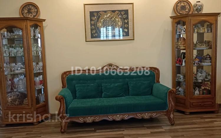 3-бөлмелі пәтер · 140 м² · 14/18 қабат, Курмангазы 145, бағасы: 135 млн ₸ в Алматы, Алмалинский р-н — фото 2
