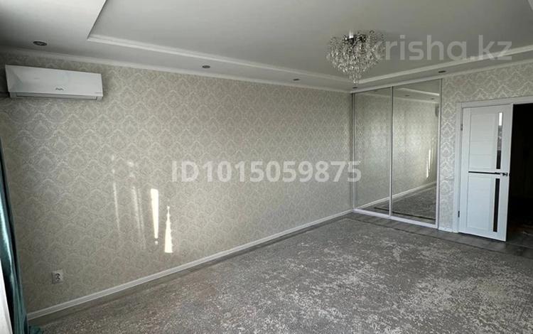 1-бөлмелі пәтер · 58 м² · 5/5 қабат, Ескі аэропорт ш/а., Алаш 4, бағасы: 23.5 млн ₸ в Уральске, мкр Старый Аэропорт — фото 2
