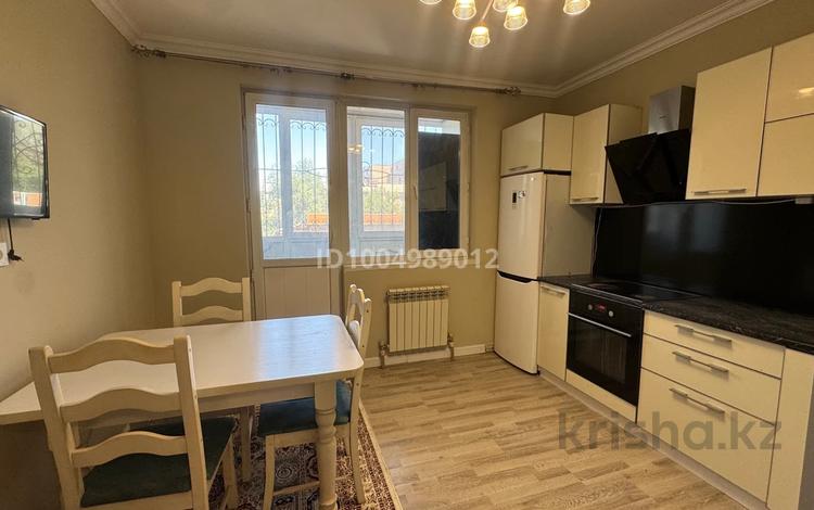 3-комнатная квартира · 82 м² · 2/10 этаж, мкр Аксай-4 55/1 за 57 млн ₸ в Алматы, Ауэзовский р-н — фото 2