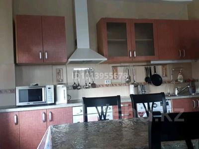 2-комнатная квартира · 78 м² · 9/14 этаж, Кабанбай батыра 11 за 350 000 ₸ в Астане, Есильский р-н
