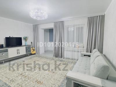 3-комнатная квартира · 106 м² · 5/9 этаж, Просп. Абая 244 за 60 млн ₸ в Уральске, мкр Школьник