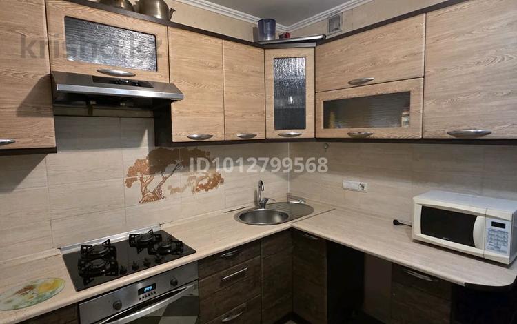 2-комнатная квартира · 65 м² · 3/5 этаж, Джандосова 36 за 295 000 ₸ в Алматы, Бостандыкский р-н — фото 2