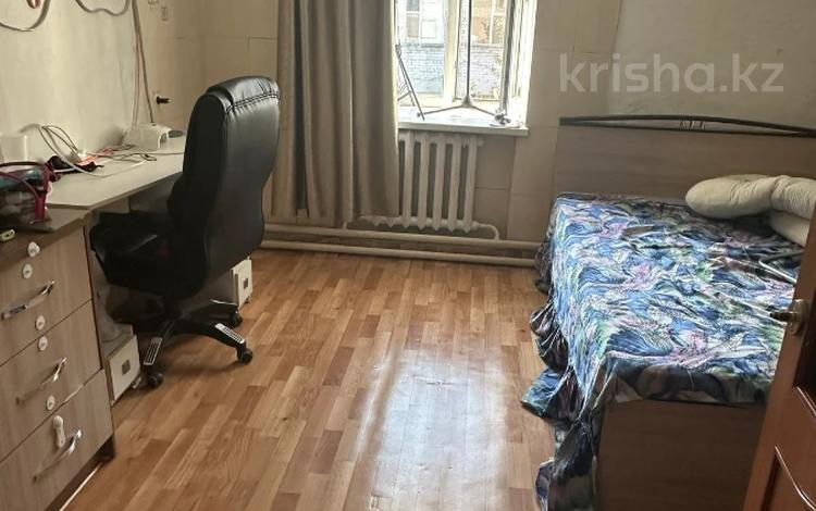 4-комнатная квартира · 92.1 м² · 2/3 этаж, Космонавтов — Дальняя за 15 млн ₸ в Семее — фото 2