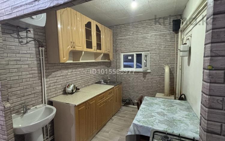 Отдельный дом · 3 комнаты · 100 м² · 8 сот., мкр Айгуль, Рябиновая 38 — Шолохова за 90 000 ₸ в Уральске — фото 2
