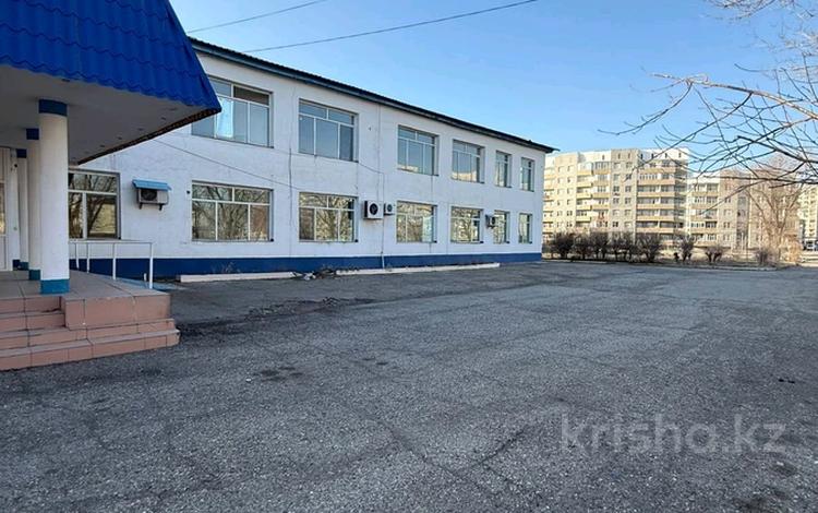Кеңселер, білім орталықтары, кабинеттер және жұмыс орындары · 1800 м², бағасы: 2 млн ₸ в Талдыкоргане — фото 5