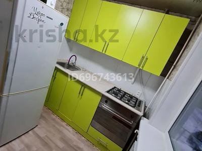 3-комнатная квартира · 54 м² · 1/5 этаж, мкр Новый Город, Нуркена абдирова 22 за 15 000 ₸ в Караганде, Казыбек би р-н