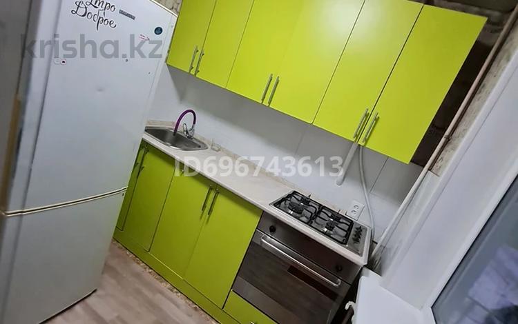 3-бөлмелі пәтер · 54 м² · 1/5 қабат, Жаңа қала ш/а., Нуркена абдирова 22, бағасы: 15 000 ₸ в Караганде, Казыбек би р-н — фото 2