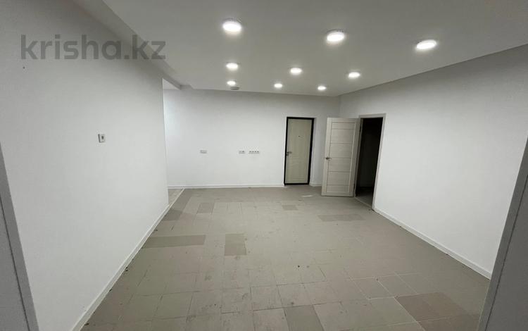 Свободное назначение, офисы, магазины и бутики, склады, общепит, салоны красоты, медцентры и аптеки, образование, развлечения · 158 м² за 55 млн 〒 в Атырау, мкр Нурсая — фото 2