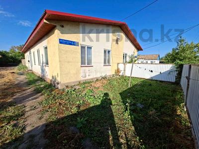 Часть дома · 3 комнаты · 94.6 м² · 8 сот., Бейбітшілік 6 за 18 млн ₸ в Караганде