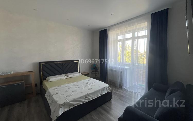 1-комнатная квартира · 47 м² · 8/9 этаж, Набережная 49 за 15 000 ₸ в Костанае — фото 2
