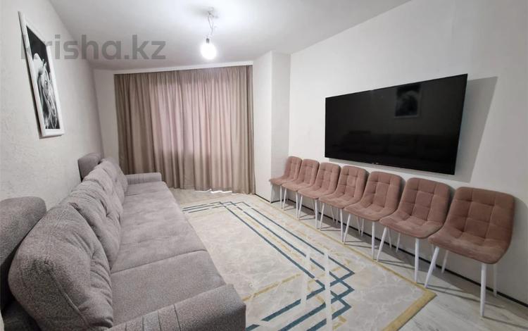 2-комнатная квартира · 74 м² · 1/12 этаж, мкр Юго-Восток, Республики — Ледовый дворец спорта "Караганда-Арена", Карагандинская городская мечеть №1 за 28 млн ₸ в Казыбек би р-н — фото 2