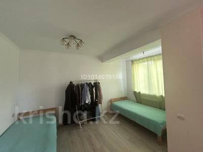 2-бөлмелі пәтер · 44.5 м² · 8/10 қабат, Мкр Аксай, Б. Момышулы 25, бағасы: 35 млн ₸ в Алматы, Ауэзовский р-н