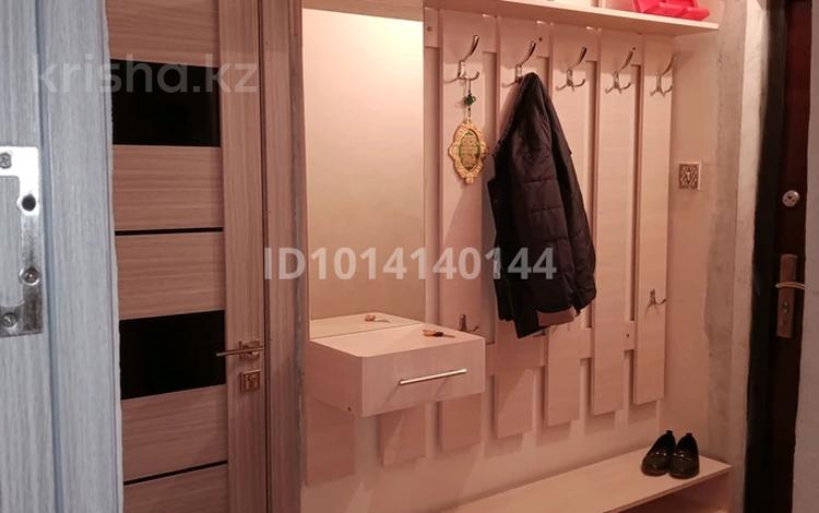 2-бөлмелі пәтер · 44.6 м² · 4/5 қабат, 18-шағынаудан 43 — №2 Фосфорный болница, Авиценна колледжінің қасында, бағасы: 20 млн ₸ в Шымкенте, Аль-Фарабийский р-н — фото 2