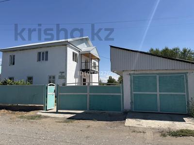 Отдельный дом · 6 комнат · 210 м² · 9 сот., Чкалова 77а за 33.9 млн ₸ в Урджаре
