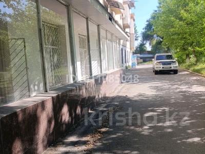 Свободное назначение, офисы, магазины и бутики, склады, азс, автосервисы и автомойки, общепит, салоны красоты · 450 м² за 500 000 〒 в Таразе, мкр Акбулак