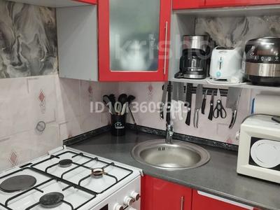 2-комнатная квартира · 44 м² · 2/5 этаж, Майкудук, 14й микрорайон 8 за ~ 11.5 млн ₸ в Караганде, Алихана Бокейханова р-н