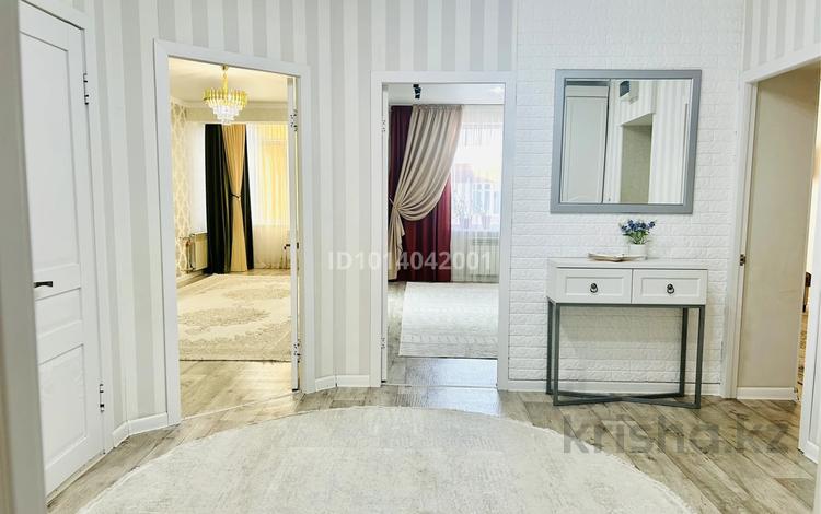 4-комнатная квартира · 101.2 м² · 5/5 этаж, 3-й мкр 18 за 250 000 ₸ в Актау — фото 2