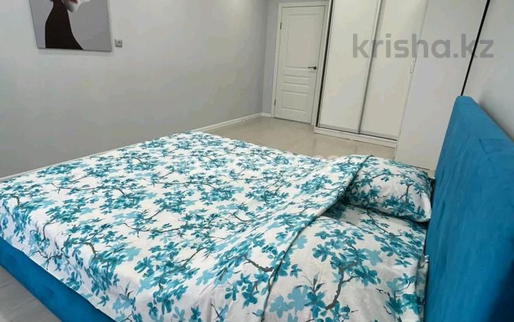 2-комнатная квартира · 84 м² · 2/9 этаж, мкр Центральный, Валиханова 13-21 за 13 000 ₸ в Атырау — фото 2