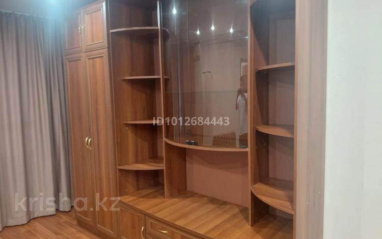 2-бөлмелі пәтер · 64 м² · 4/4 қабат, Абая 61, бағасы: 400 000 ₸ в Алматы, Алмалинский р-н — фото 2