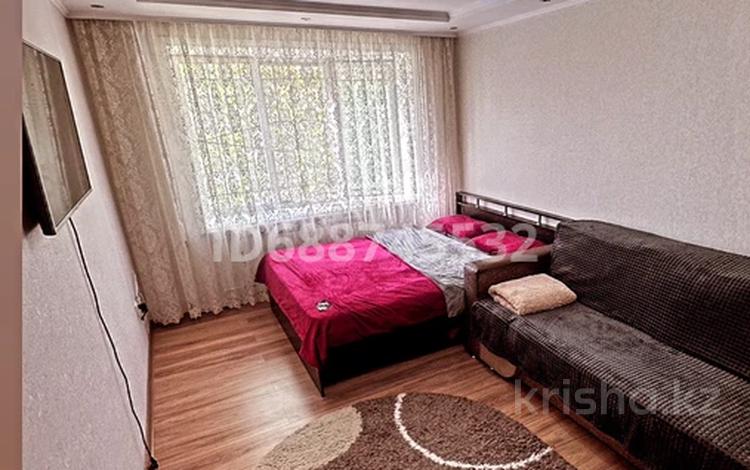 1-бөлмелі пәтер, 40 м², 3/5 қабат тәулігіне, Юбилейный, Чехова 125 — Юбилейка, круглосуточный магазин жагат , магазин абди этот дом, бағасы: 11 000 〒 в Костанае, Юбилейный — фото 11