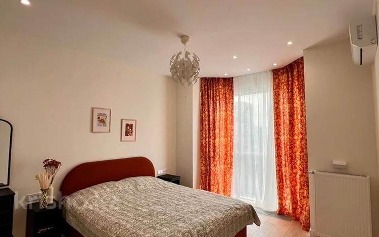 2-бөлмелі пәтер · 82 м² · 8/16 қабат, Манаса 109а, бағасы: 420 000 ₸ в Алматы, Алмалинский р-н — фото 2