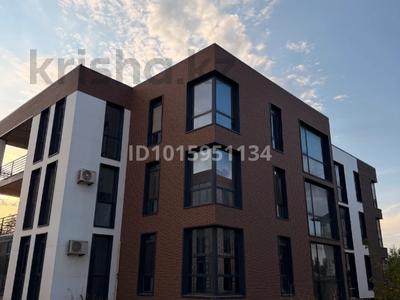 4-бөлмелі пәтер · 199.5 м² · 1/3 қабат, Богенбай Батыра 50, бағасы: 80 млн ₸ в Актобе, мкр Авиагородок