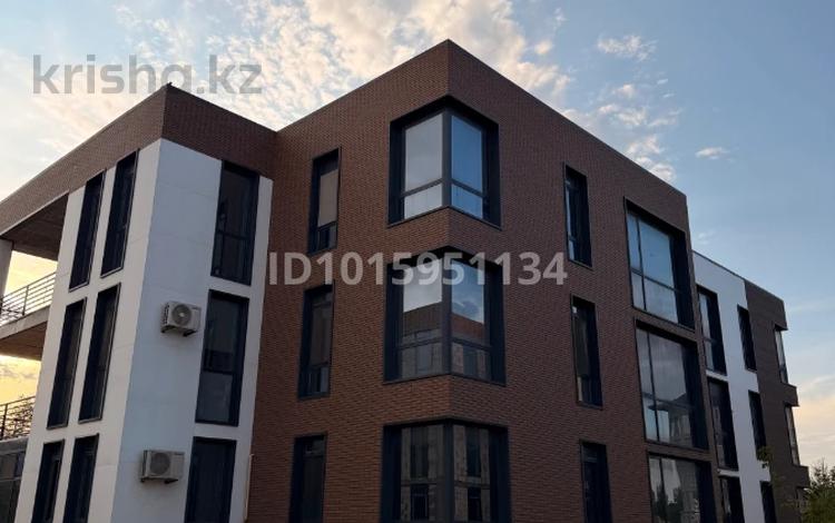 4-бөлмелі пәтер · 199.5 м² · 1/3 қабат, Богенбай Батыра 50, бағасы: 80 млн ₸ в Актобе, мкр Авиагородок — фото 2