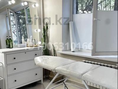 Сниму в аренду кабинет в…, мкр Самал, Самал(1-2) — Фурманова Хаджимукана в Алматы, Медеуский р-н