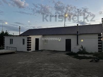 Отдельный дом · 3 комнаты · 100 м² · 8 сот., мкр Жулдыз-3, И.Кушеков 9 — 16мен3көше қилысы за 19 млн ₸ в Атырау