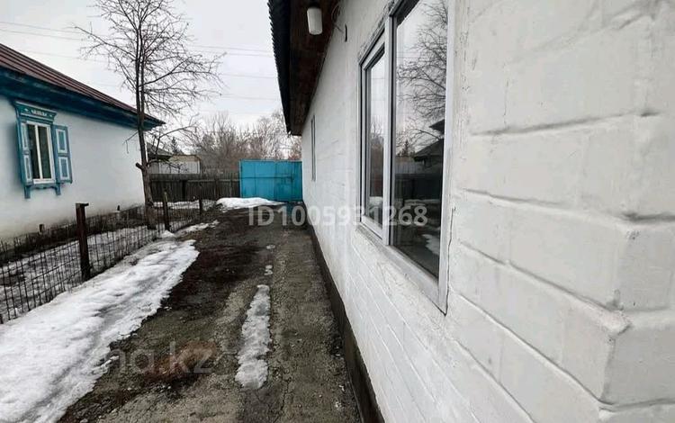 Отдельный дом · 2 комнаты · 60 м² · 9 сот., Дружинников за 10 млн 〒 в Усть-Каменогорске — фото 2