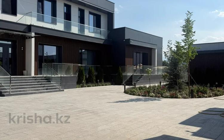 Отдельный дом · 10 комнат · 1000 м² · 20 сот., Кобыланды Батыра 32 за 900 млн ₸ в Туздыбастау (Калинино) — фото 2
