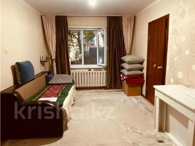 3-комнатная квартира · 45 м² · 4/5 этаж, Майкудук, 12й микрорайон за 11 млн ₸ в Караганде, Алихана Бокейханова р-н