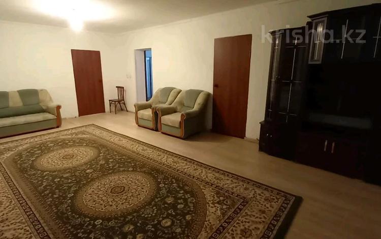 3-комнатный дом помесячно, 80 м², 8 сот., мкр Нуртас 356