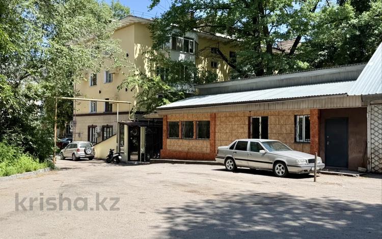 Свободное назначение, офисы, магазины и бутики, склады, общепит, салоны красоты, бани, гостиницы и зоны отдыха, фитнес и спорт, медцентры и аптеки, образование, развлечения, конференц-залы, кабинеты и рабочие места, студии · 150 м² за 700 000 ₸ в Алматы, Алмалинский р-н — фото 2
