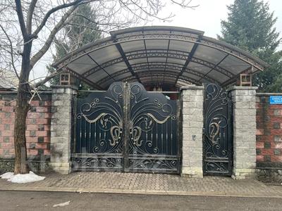 Отдельный дом · 10 комнат · 500 м² · 6 сот., Чекалина 51 за 250 млн ₸ в Алматы, Медеуский р-н