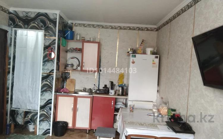 1-бөлмелі пәтер · 18 м² · 4/9 қабат, Дулатова 206 Б — Находится на против торгового дома Керуен и сзади базар Жансая, бағасы: 5.8 млн ₸ в Семее — фото 2
