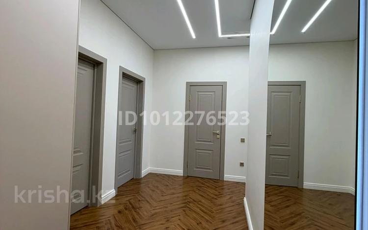 2-бөлмелі пәтер · 80.3 м² · 8/9 қабат, ул. Алии Молдагуловой 5/4, бағасы: 46.5 млн ₸ в Уральске — фото 2
