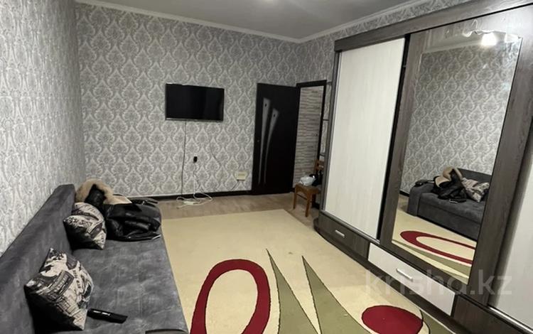 1-комнатная квартира, 40 м², 7/9 этаж помесячно, Каратал 13 Б за 90 000 〒 в Талдыкоргане, Каратал — фото 2