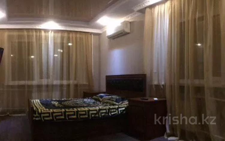1-комнатная квартира, 33 м² посуточно, Бухар жырау 56 за 8 000 〒 в Караганде, Казыбек би р-н — фото 2