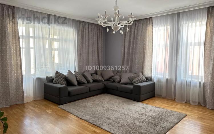 4-комнатная квартира · 140 м² · 2/3 этаж, 222 переулок 9 за 135 млн ₸ в Астане, Есильский р-н — фото 2