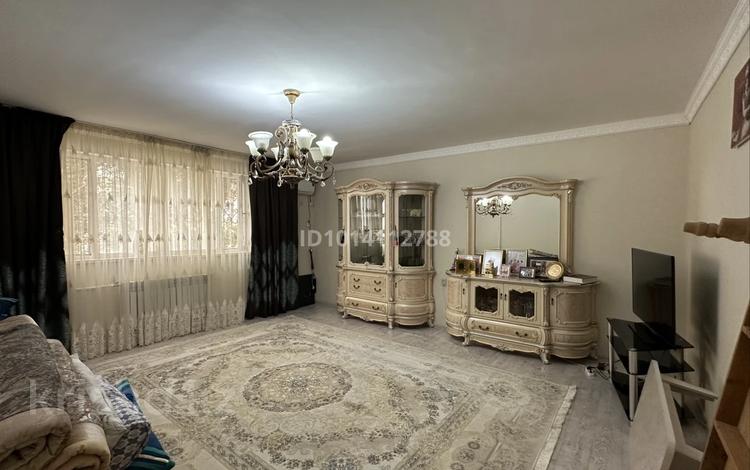 3-бөлмелі пәтер · 70 м² · 2/4 қабат, Көктем мкрн 23, бағасы: 22 млн ₸ в Жанаозен — фото 2