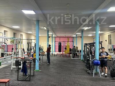 Свободное назначение, офисы, фитнес и спорт, кабинеты и рабочие места, студии · 420 м² за 400 000 〒 в Шымкенте, Туран р-н