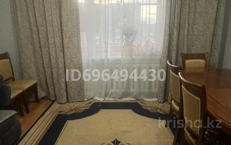 4-комнатная квартира · 88.4 м² · 7/10 этаж, мкр Юго-Восток, Таттимбета 6 — Сзади Нормы за 30.5 млн ₸ в Караганде, Казыбек би р-н — фото 2